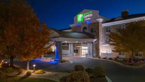 a rendering of a hotel at night at Holiday Inn Express Hotel Twin Falls by IHG in Twin Falls