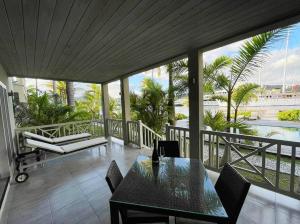 Balkón nebo terasa v ubytování Perfectly positioned in English Hbr !