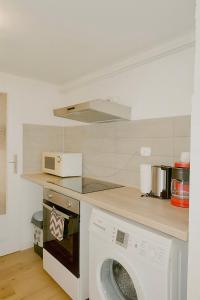 Η κουζίνα ή μικρή κουζίνα στο Renovated apartment near Büdingen with single beds