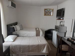 Giường trong phòng chung tại Moshitametsi Guesthouse +30 ảnh