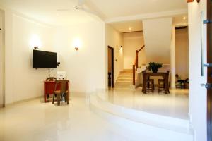 TV a/nebo společenská místnost v ubytování Casa De Chica Mirissa