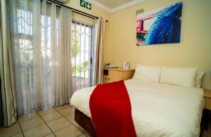 En eller flere senge i et værelse på Shalom Guest House + 3 billeder