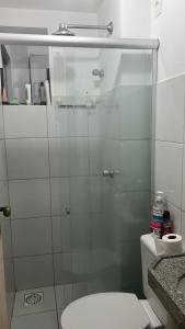 Et badeværelse på Ap mobiliado Praia de Iracema + 4 billeder