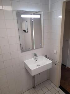 Ένα μπάνιο στο Rustig huis op park in Overijssel +16 φωτογραφίες