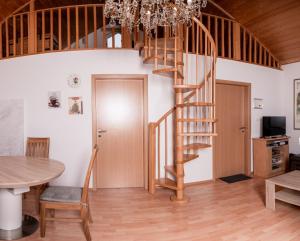 Μια τηλεόραση ή/και κέντρο ψυχαγωγίας στο Erholung am Ginkgobaum