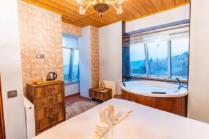 Phòng tắm tại POISON GARDEN SUİTE +100 ảnh