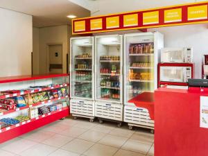 Supermarket nebo jiné obchody v  hotelu nebo okolí + 55 fotografií