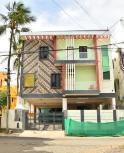 Το κτήριο όπου στεγάζεται  η παραθεριστική κατοικία