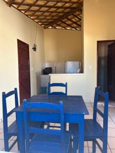 a blue table and chairs in a room at Aconchego Praia do Balbino in Cascavel