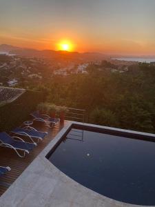 Solopgangen eller solnedgangen set fra villaen