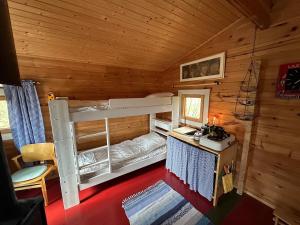 a room with two bunk beds in a cabin at Forestry cabin and sauna cabin in Halmevaara