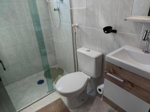 Фотография из галереи Apartamento completo perto da praia do Sesc Bertioga в городе Бертиога +80 фотографий