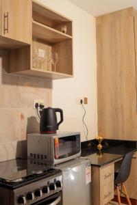 Η κουζίνα ή μικρή κουζίνα στο Munawar Homes