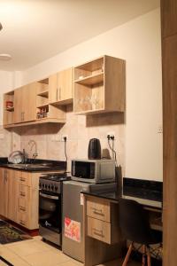 Η κουζίνα ή μικρή κουζίνα στο Munawar Homes