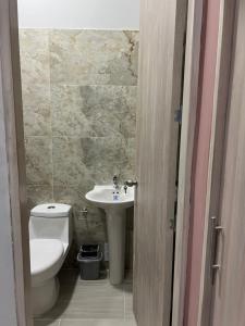 Et badeværelse på Apartaestudio amoblado Edificio Buenos Aires Sincelejo