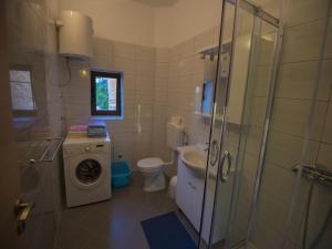 Ein Badezimmer in der Unterkunft Apartments Punta