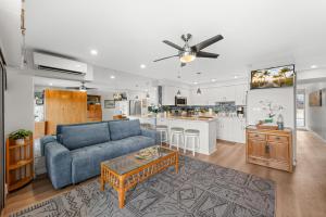 O bucătărie sau chicinetă la Lahaina Roads 407