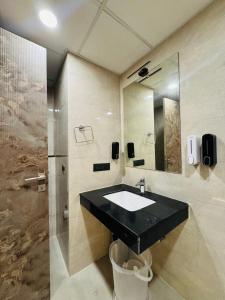 Et badeværelse på The Grand Estate + 38 billeder