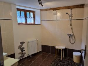 Ένα μπάνιο στο Chambre "Rose des Sables", Domaine de la Rue +23 φωτογραφίες