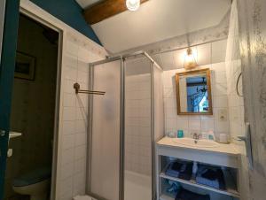 Ένα μπάνιο στο Chambre "Bleue", Le Priouzé