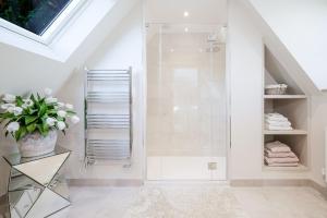 Et badeværelse på April Lodge + 31 billeder