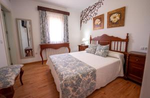 Ένα ή περισσότερα κρεβάτια σε δωμάτιο στο Casa Rural Galatea especial Grupos +41 φωτογραφίες