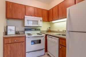 Kuchyň nebo kuchyňský kout v ubytování Paki Maui 316 + 22 fotografií