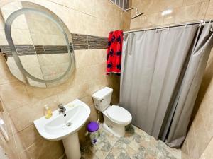 Ванная комната в Colonial Home with Private Terrace and Jacuzzi +20 фотографий