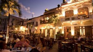 Ресторан / где поесть в Colonial Home with Private Terrace and Jacuzzi