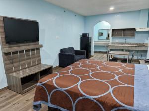 Kuchyň nebo kuchyňský kout v ubytování Super Stay Inn Humble IAH East