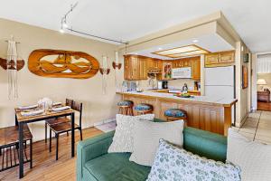 Kuchyň nebo kuchyňský kout v ubytování Papakea B204 + 22 fotografií