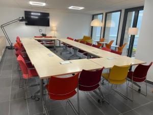 Una televisión o centro de entretenimiento en MAISON SAINT CHARLES - ASSOCIATION HABITAT et HUMANISME ILE DE FRANCE