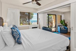 Postel nebo postele na pokoji v ubytování Hono Kai A5