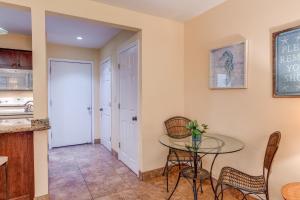 Nhà bếp/bếp nhỏ tại Hono Kai A16