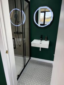 Ένα μπάνιο στο Elis Village +13 φωτογραφίες