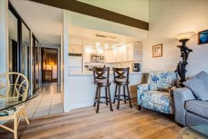 Kuchyň nebo kuchyňský kout v ubytování Papakea E406 + 21 fotografií