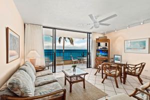 TV a/nebo společenská místnost v ubytování Paki Maui 303 + 21 fotografií