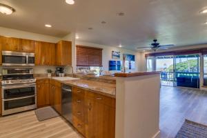 Η κουζίνα ή μικρή κουζίνα στο Kaanapali Plantation 54 +30 φωτογραφίες