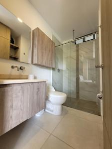 Et badeværelse på Cali 2-02 Pance Apto sector exclusivo