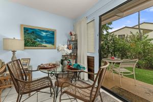 a dining room with a table and chairs at Hono Kai A4 in Wailuku