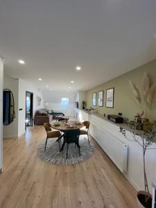 Χώρος καθιστικού στο Apartman Old Corner