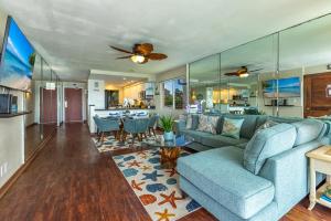 TV a/nebo společenská místnost v ubytování Maalaea Kai 220