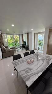 Et opholdsområde på 3 Beds patong baycleef residence