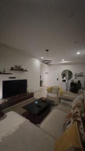 Χώρος καθιστικού στο شقه غرفه وصاله انيقة و مريحة