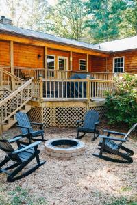 Φωτογραφία από το άλμπουμ του Misty Mountain Getaway - Hot tub & Scenic View σε Ellijay