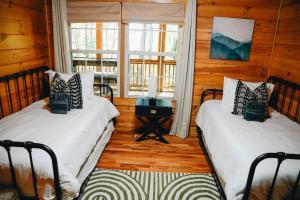 Φωτογραφία από το άλμπουμ του Misty Mountain Getaway - Hot tub & Scenic View σε Ellijay