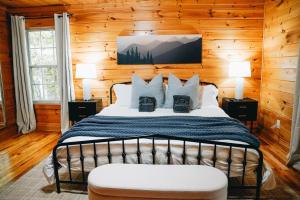 Φωτογραφία από το άλμπουμ του Misty Mountain Getaway - Hot tub & Scenic View σε Ellijay