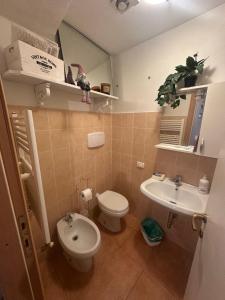 Un baño de Saint Anthony 2 fotos más