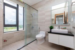 Koupelna v ubytování Villages Resort Long Cung Gần Bãi Tắm + 24 fotografií