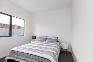 Кровать или кровати в номере Methven Ski Chalet - Modern Comfort, Mountain Charm +32 фотографии